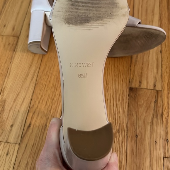 EUC! Nine West nude pink patent leather Spruce sandals heels ankle strap 6.5 - Picture 4 of 4